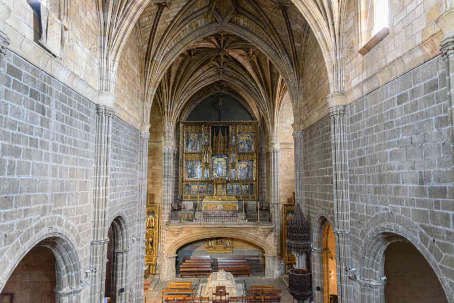 Ávila 083 - real monasterio de Santo Tomás - iglesia.jpg